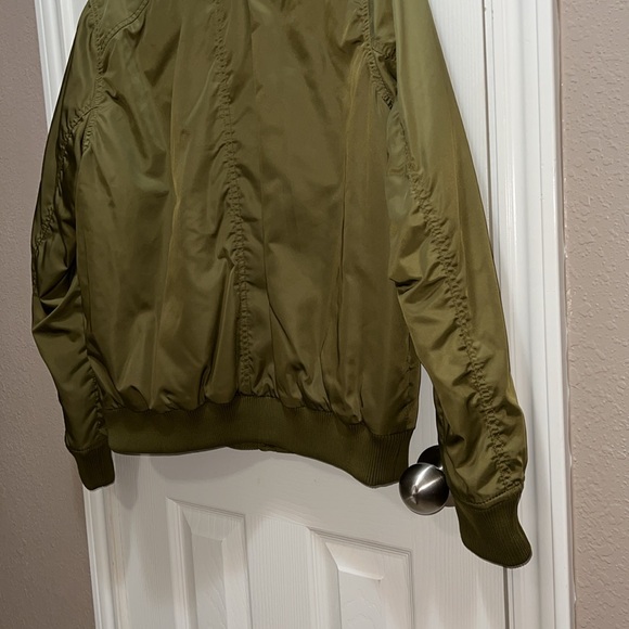 Old Navy Olive Green Bomber Jacket w/pockets, Size Large - Picture 9 of 13